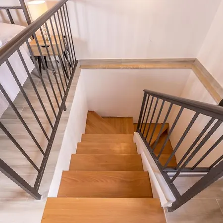 Luxury A&a-old Town Apartment