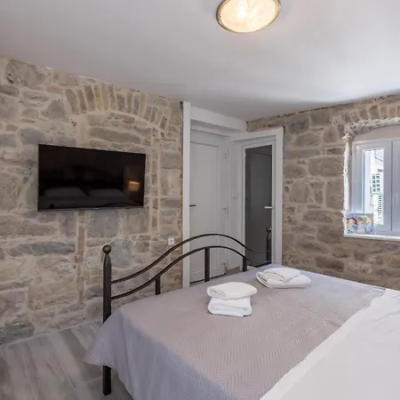 Luxury A&a-old Town Apartment Split
