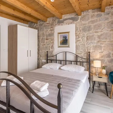 Luxury A&a-old Town Apartman *